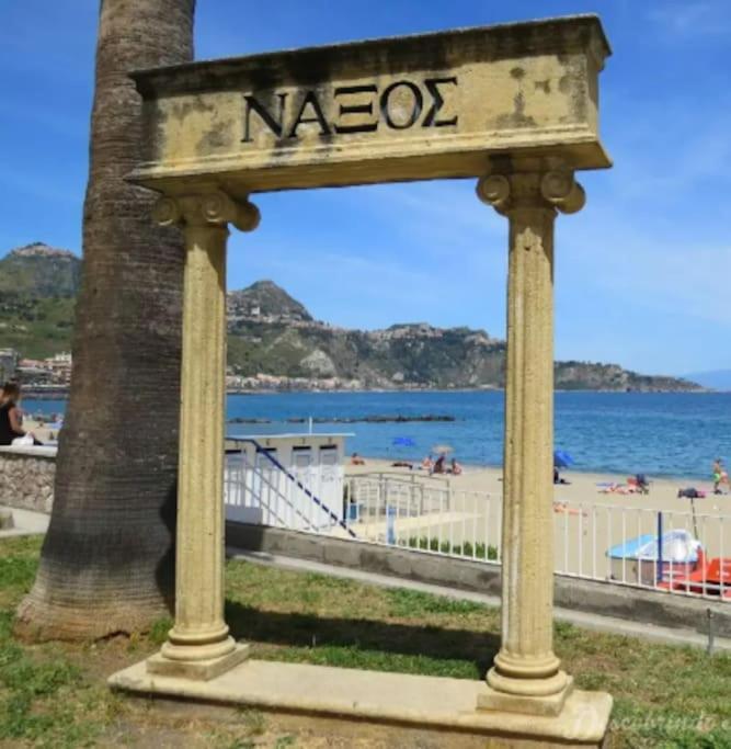 Casa Vacanza Giardini Naxos Taormina Miranaxos Exteriör bild
