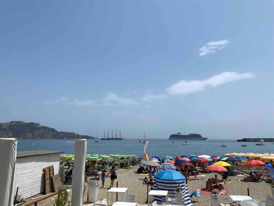 Casa Vacanza Giardini Naxos Taormina Miranaxos Exteriör bild