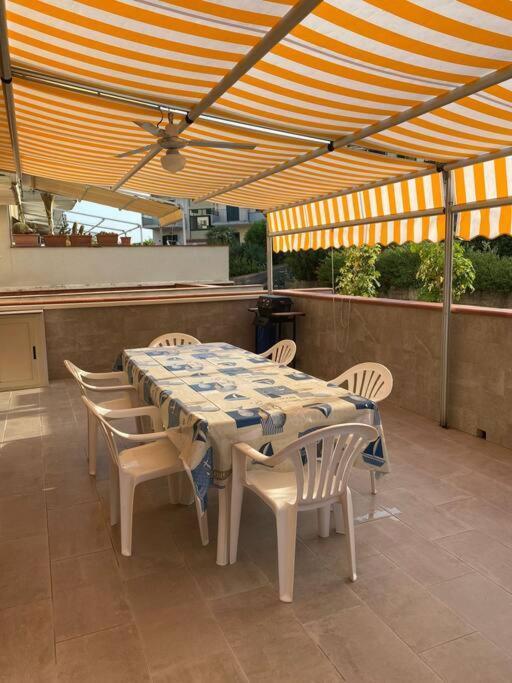 Casa Vacanza Giardini Naxos Taormina Miranaxos Exteriör bild