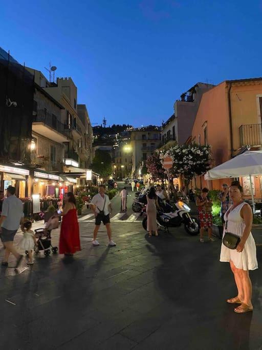 Casa Vacanza Giardini Naxos Taormina Miranaxos Exteriör bild