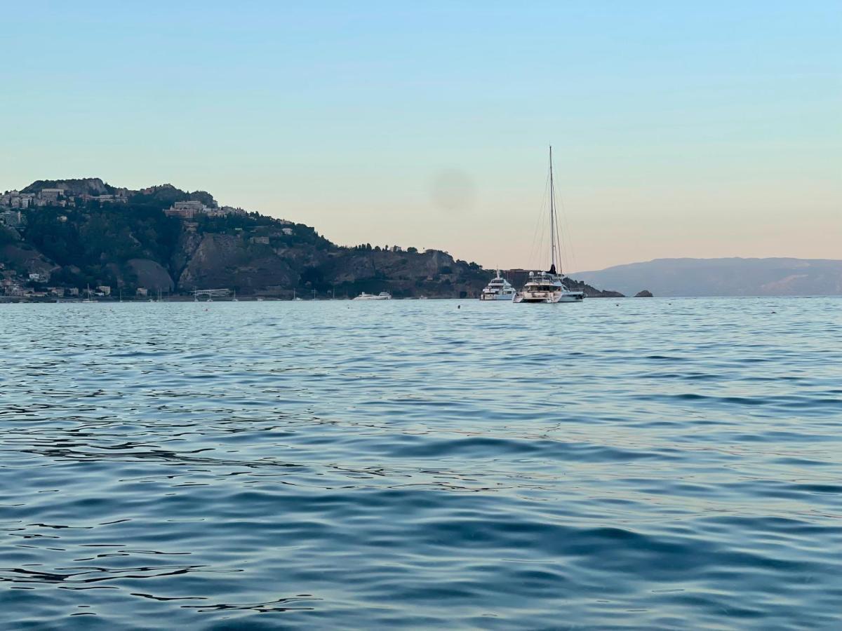 Casa Vacanza Giardini Naxos Taormina Miranaxos Exteriör bild